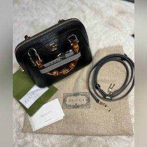 Authentic like brandnew 
GUCCI DIANA MINI TOTE BAG